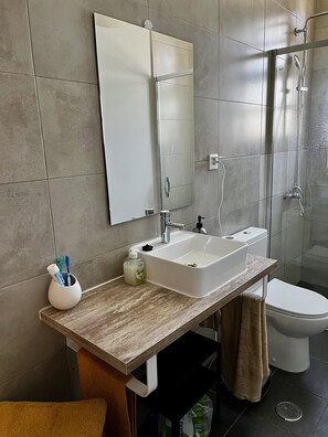 Shower, towels