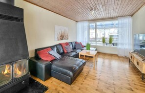 Smart TV, fireplace, table tennis