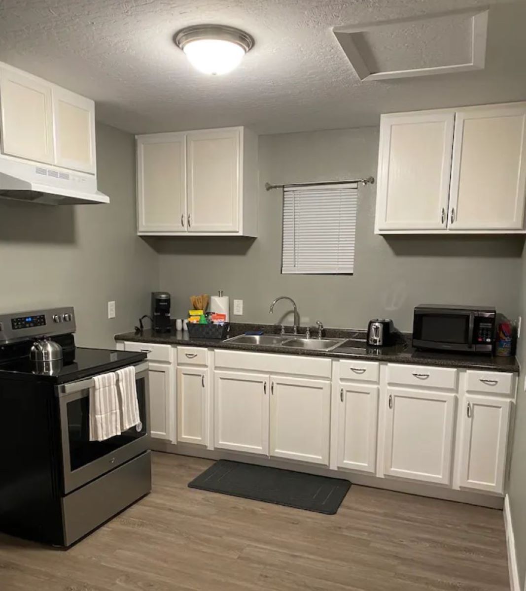 Entire Home - Dawn Villa Sleeps 6 Low Price!