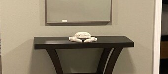 Entire Home - Dawn Villa Sleeps 6 Low Price!