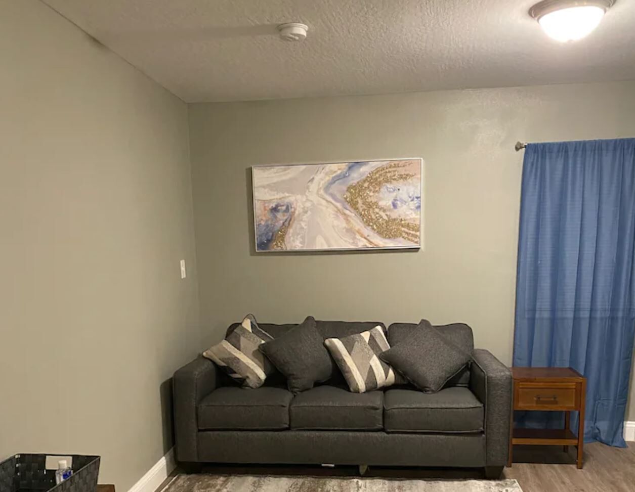 Entire Home - Dawn Villa Sleeps 6 Low Price!