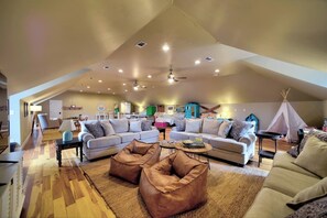 Smart TV, DVD player, offices