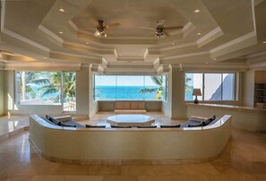 Interior - Villa Serena | 6BR | Beachfront & Private Pool (Cancún)