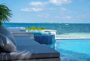 Pool - Villa Serena | 6BR | Beachfront & Private Pool (Cancún)