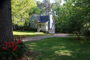 Exterior - Welcome to Harmony House with newly added firepit! (Dallas)