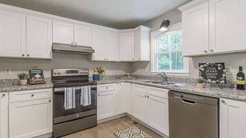 Coffee/tea maker, fridge, microwave, oven