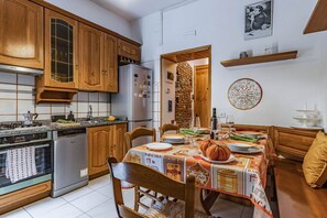 Horno, parrilla de estufa, lavavajillas y tostadora 