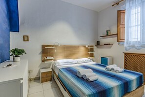 1 slaapkamer, een strijkplank/strijkijzer, internet, beddengoed