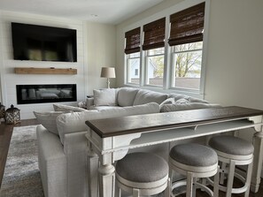 Smart TV, fireplace - BOYNE CITY OASIS! Lake view, walk to downtown, 3br 2ba, new build entire house (Boyne City)