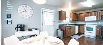 55% Monthly special price W 4rooms W 3 fullbath W walk to College