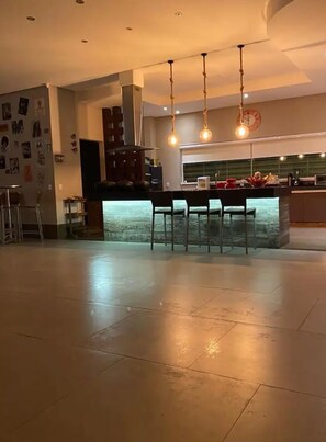 Bar (en el alojamiento)