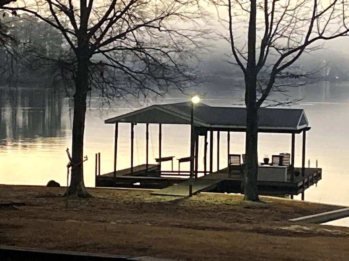 LAKEFRONT, PET Friendly, Firepit, Great Dock, Kayak
