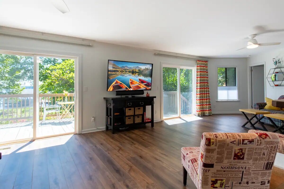 LAKEFRONT, PET Friendly, Firepit, Great Dock, Kayak