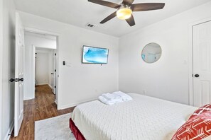 4 bedrooms, desk, iron/ironing board, free WiFi
