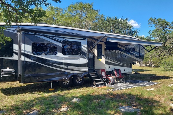 42 ft long Jayco Pinnacle