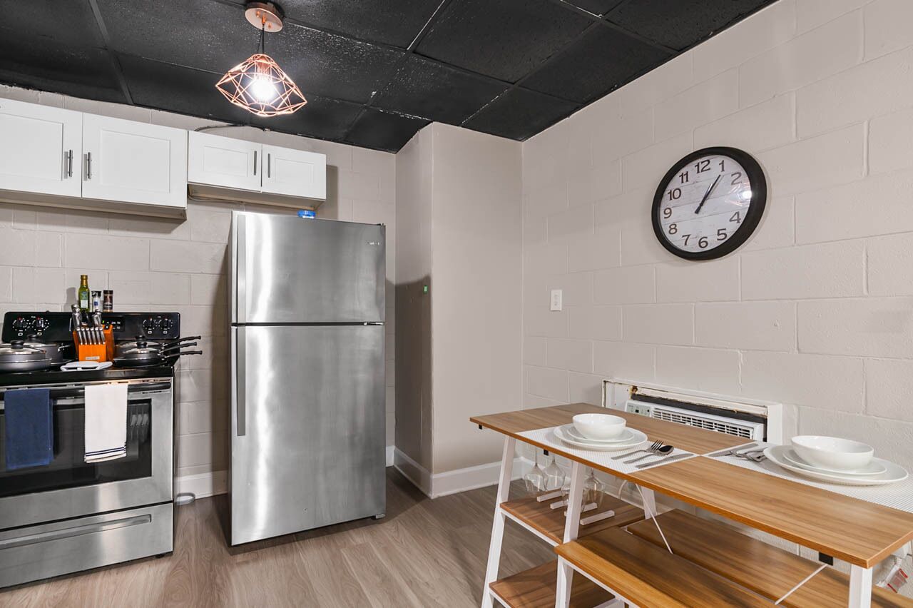 Minutes->Downtown Fast Wi-Fi Remote Workspace