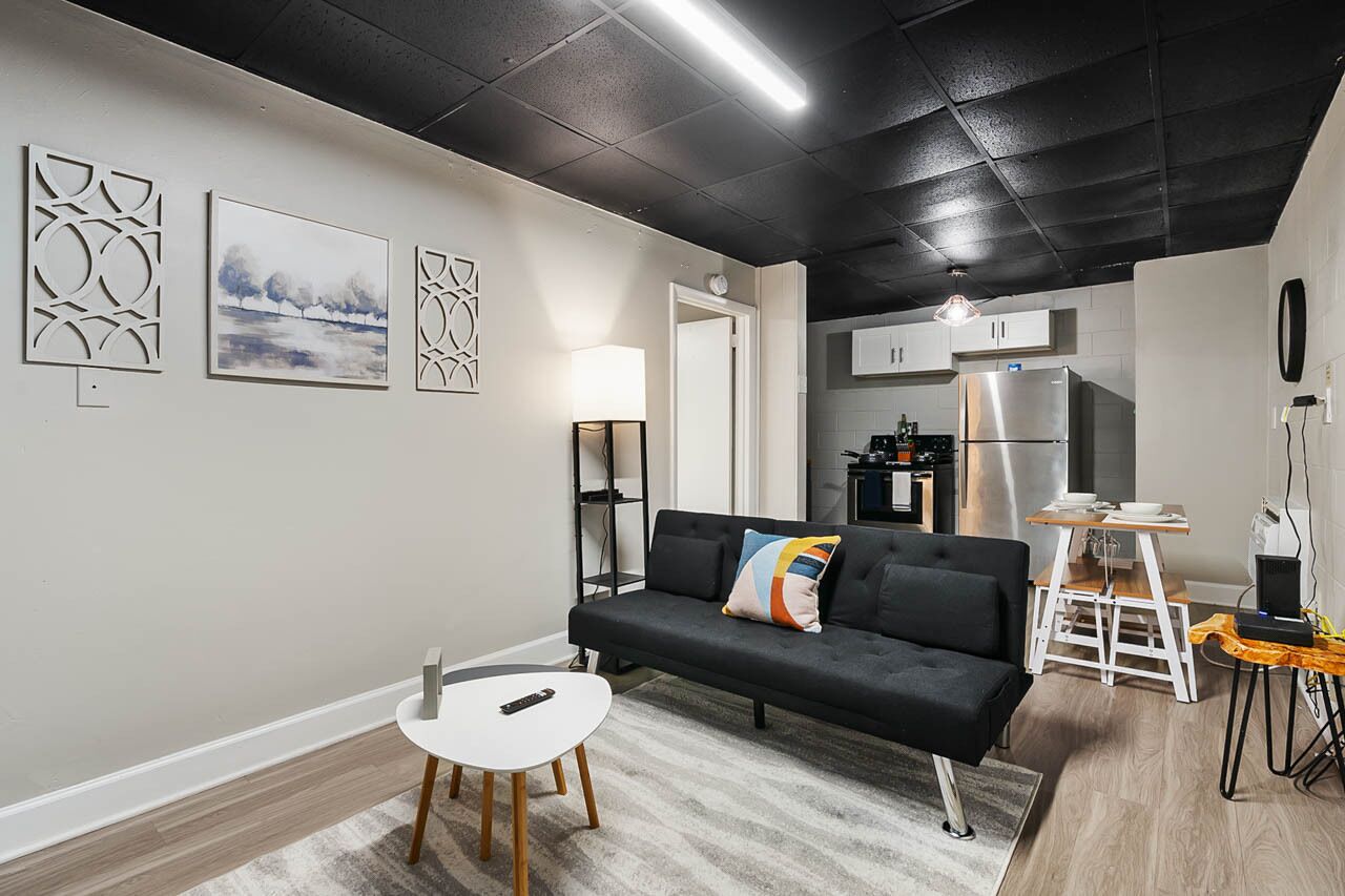 Minutes->Downtown Fast Wi-Fi Remote Workspace