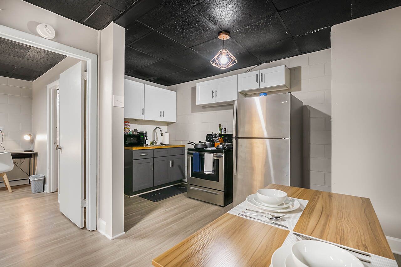 Minutes->Downtown Fast Wi-Fi Remote Workspace