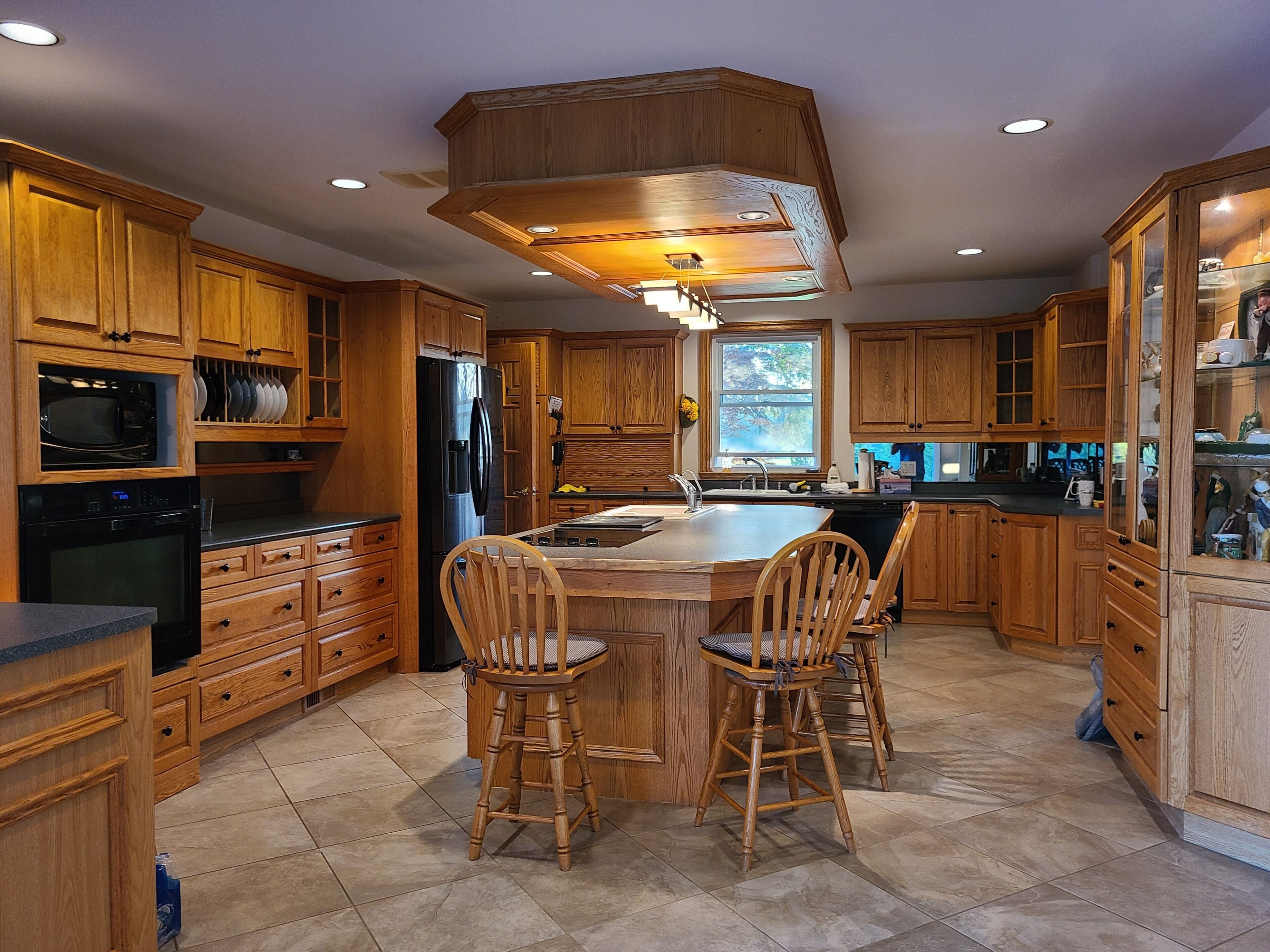 Large 5bedrm house with lakes, mini beach, golf, trail & more