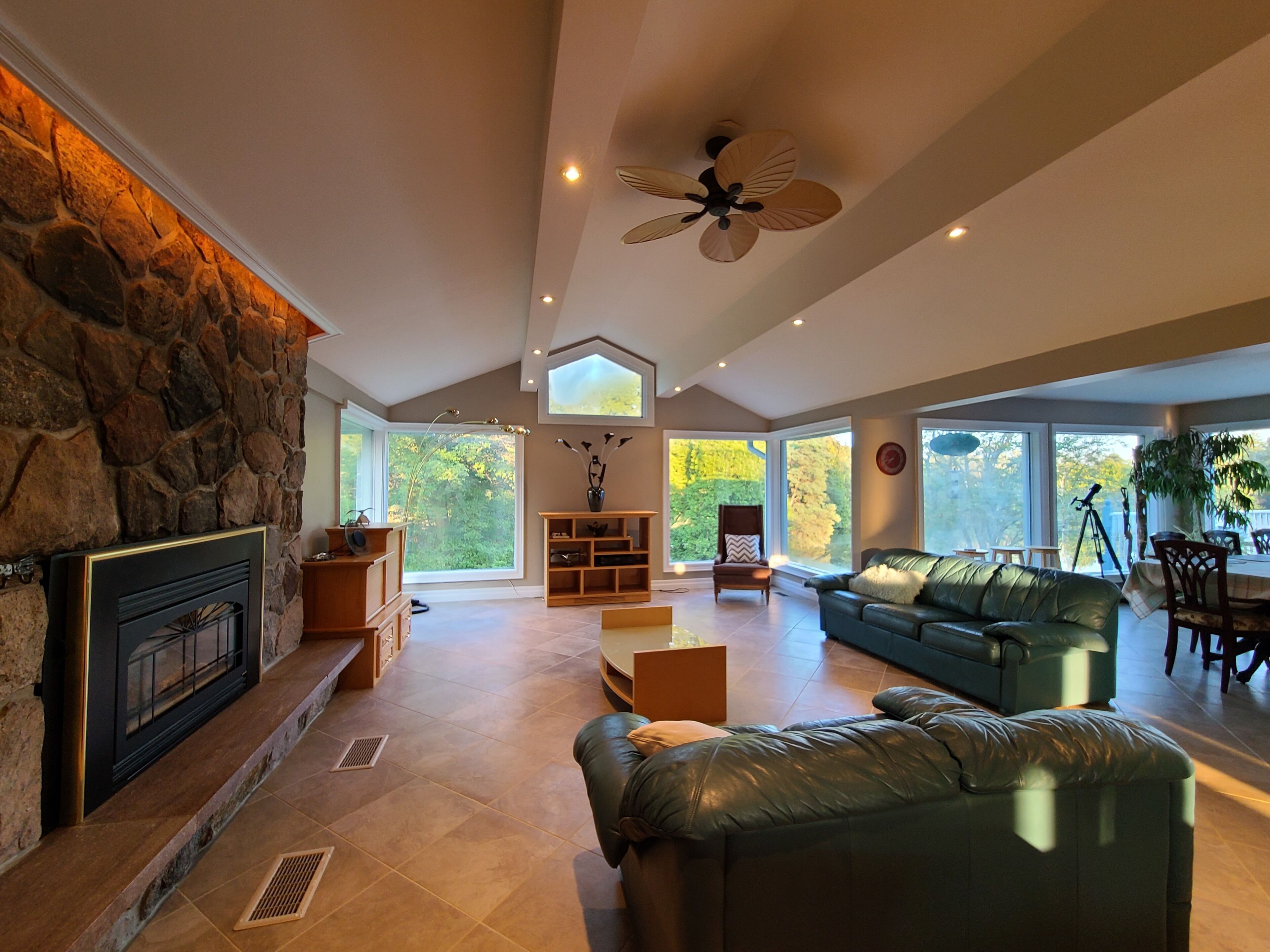 Large 5bedrm house with lakes, mini beach, golf, trail & more