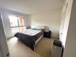 1 室のベッドルーム、デスク、インターネット、車椅子でアクセスできる設備