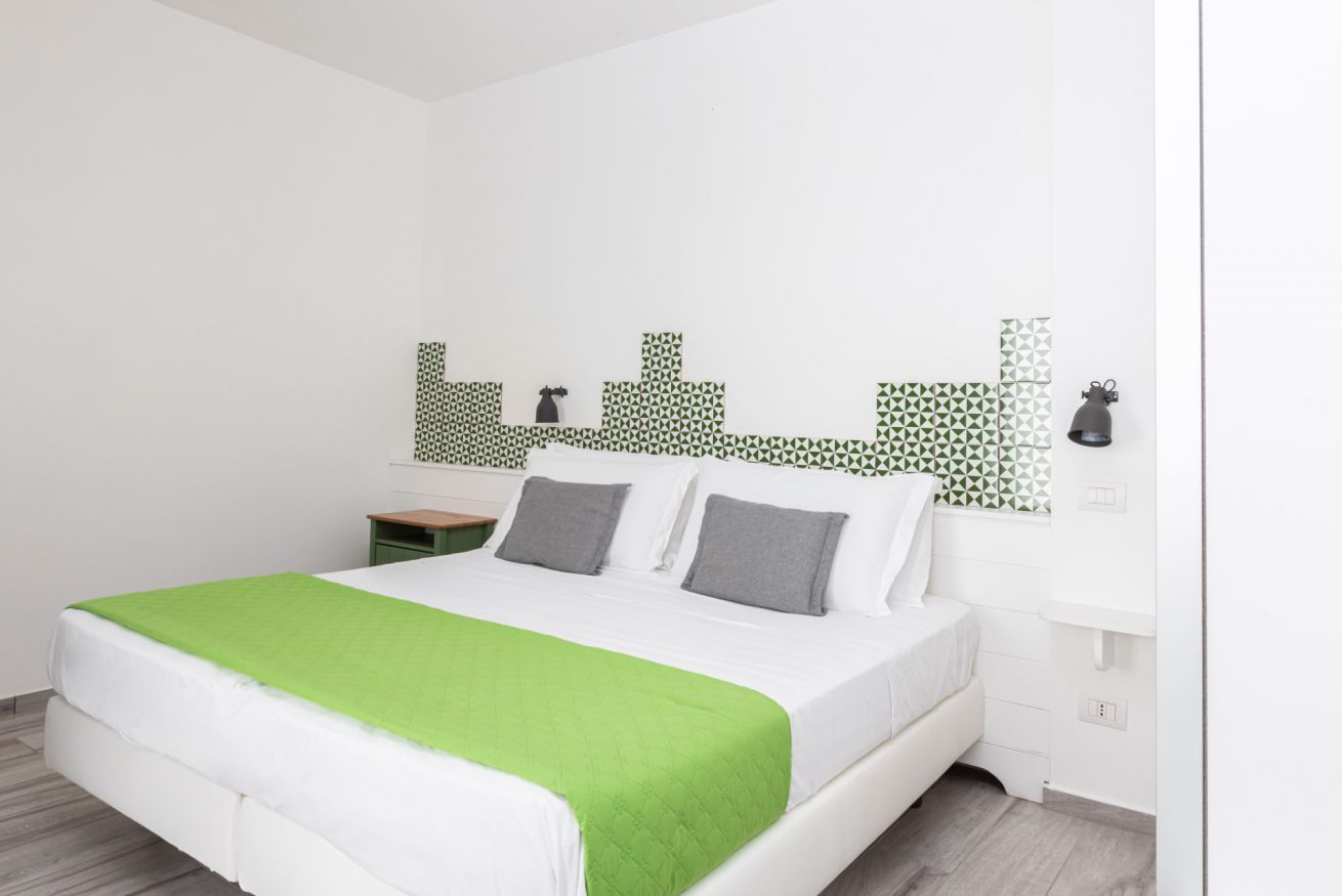 4 bedrooms, in-room safe, desk, iron/ironing board
