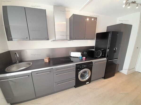 Réfrigérateur, micro-ondes, lave-vaisselle