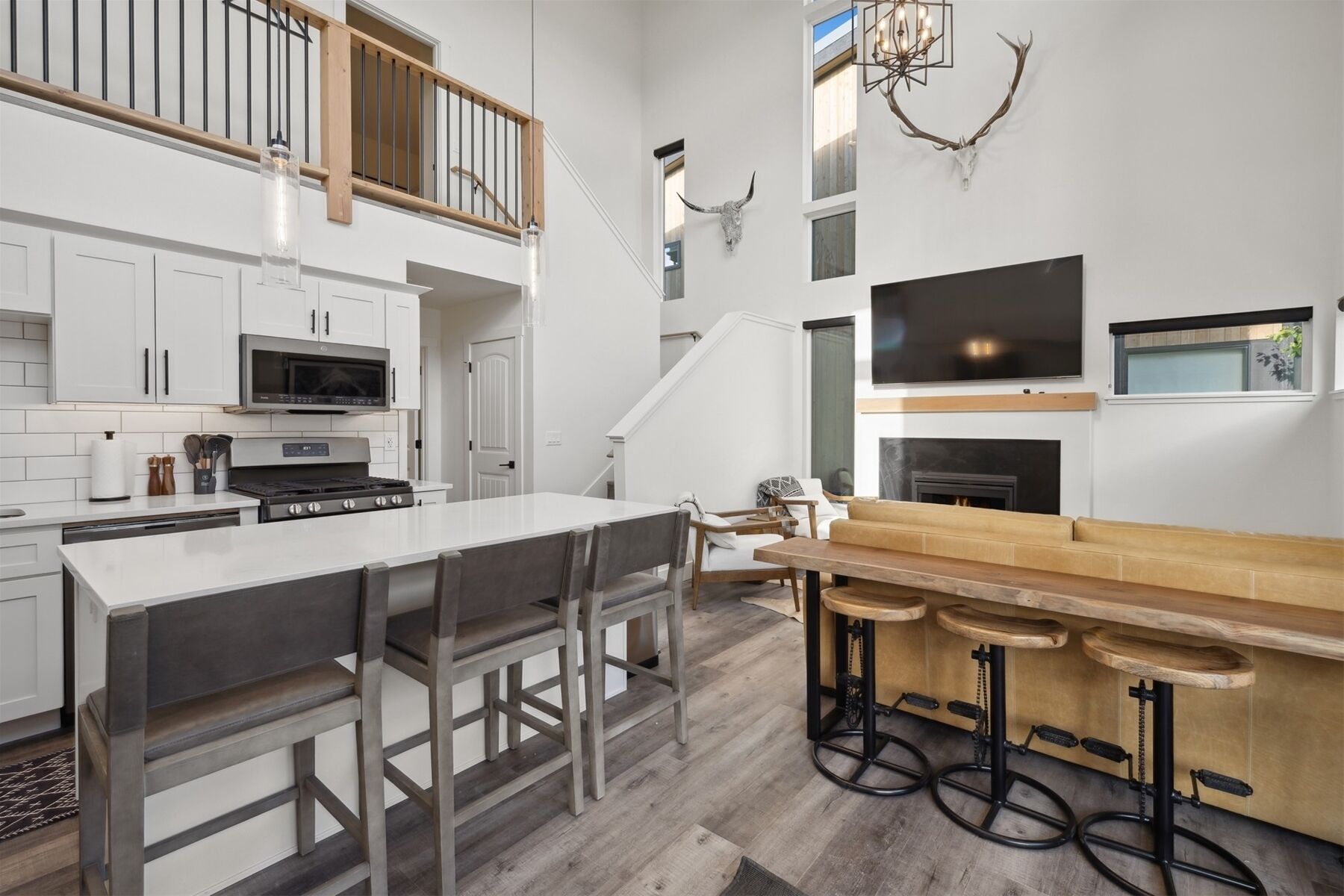 Quarry B12 - Brand new 2023 3BD 3.5BA Quarry unit! Sleeps 10 with access to