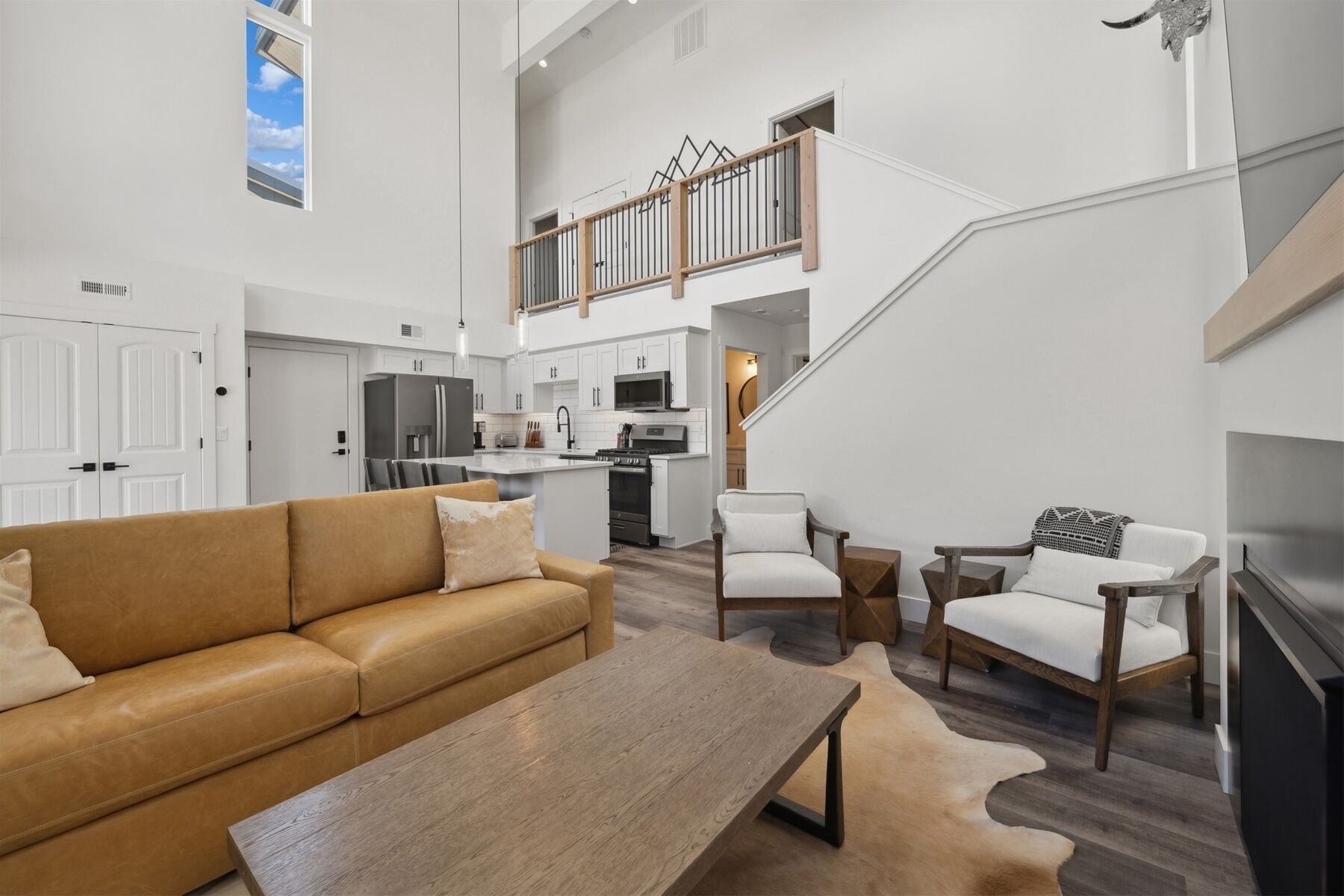 Quarry B12 - Brand new 2023 3BD 3.5BA Quarry unit! Sleeps 10 with access to