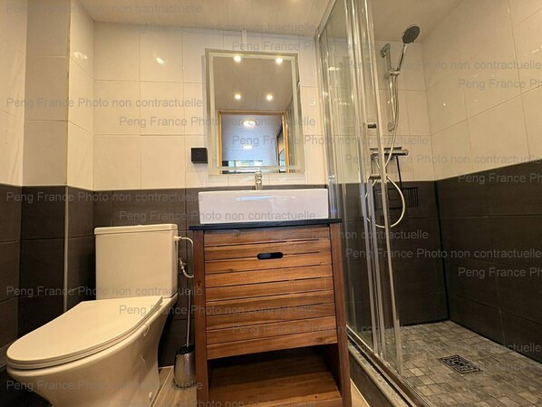 Bathroom - Studio Port Nature "Black Panther" (LE CAP D'AGDE)