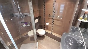A modern bathroom with a glass-enclosed shower, a toilet, and a sink. - Villa "Séduction" (LE CAP D AGDE)