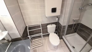 A bathroom with a toilet, a shower, and a sink. - Studio 'DEVIL or EDEN" (LE CAP D AGDE)