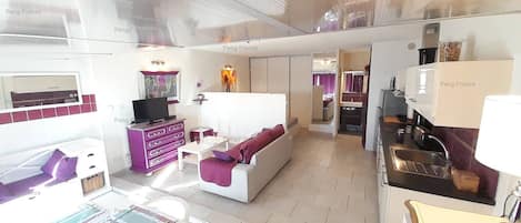 ثلاجة، ميكروويف، فرن، غسالة أطباق