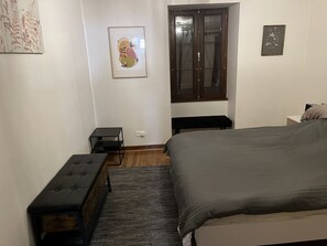 3 makuuhuonetta, silitysrauta/-lauta, ilmainen Wi-Fi, vuodevaatteet