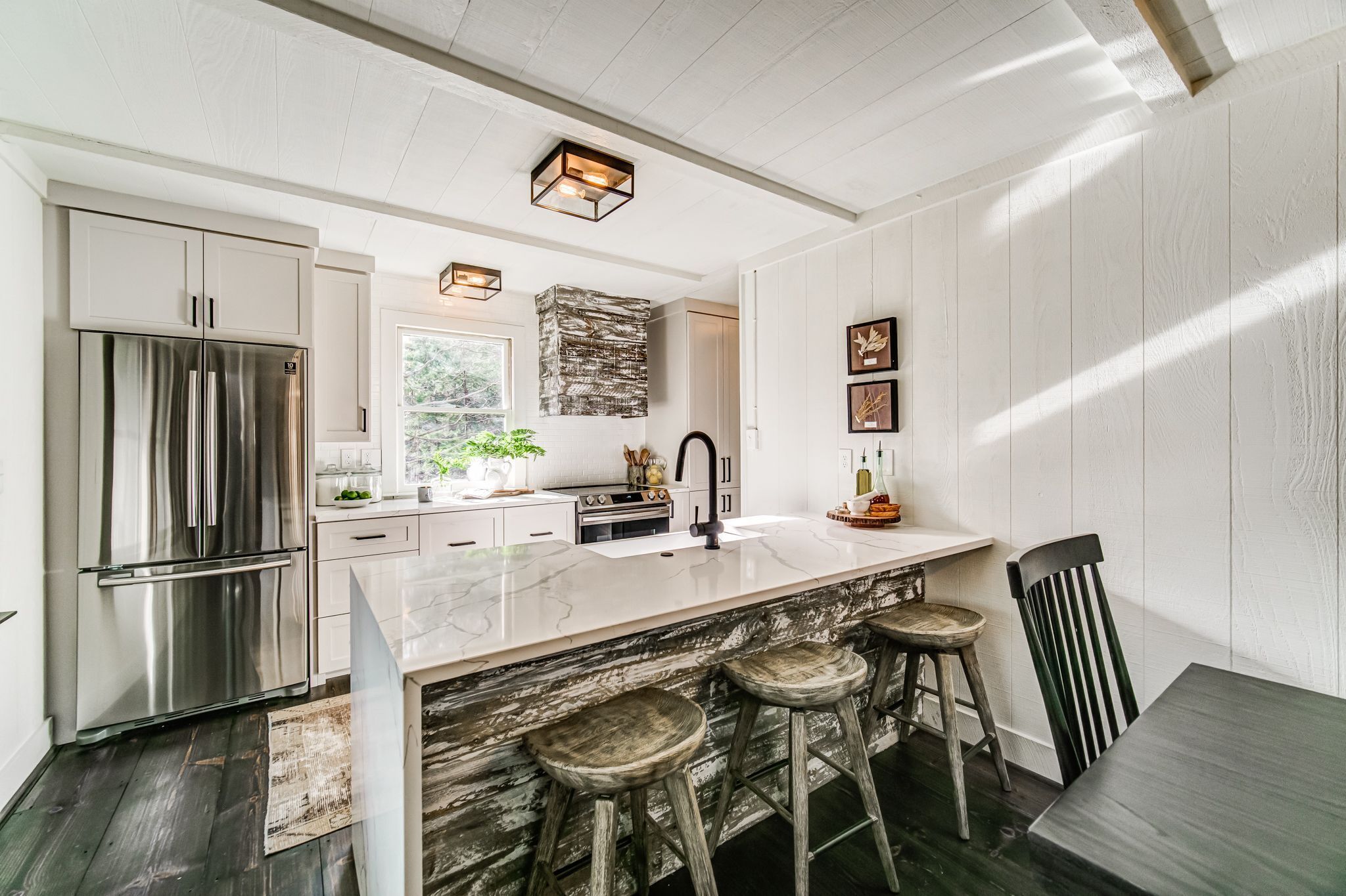 Fox Hill - Relax in the lap of luxury with modern comforts and peaceful views!