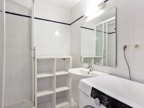 Douche, serviettes fournies