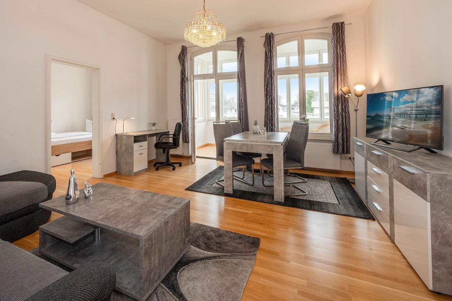 Fernseher, Stereoanlage