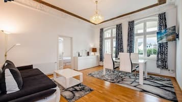 Fernseher, Stereoanlage