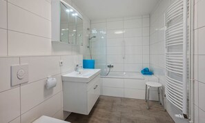 Towels - Modern vacation apartment in Heringsdorf with WLAN & parking space - only 450 m to the (Heringsdorf)