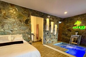 1 bedroom, Egyptian cotton sheets, premium bedding, down duvets