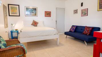 Basic Apartment | Individually decorated, individually furnished, desk, laptop workspace