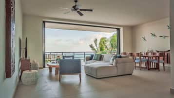 Apartamento exclusivo, 3 quartos, terraço, vista para o mar | 1 quarto, roupas de cama de algodão egípcio, roupas de cama premium