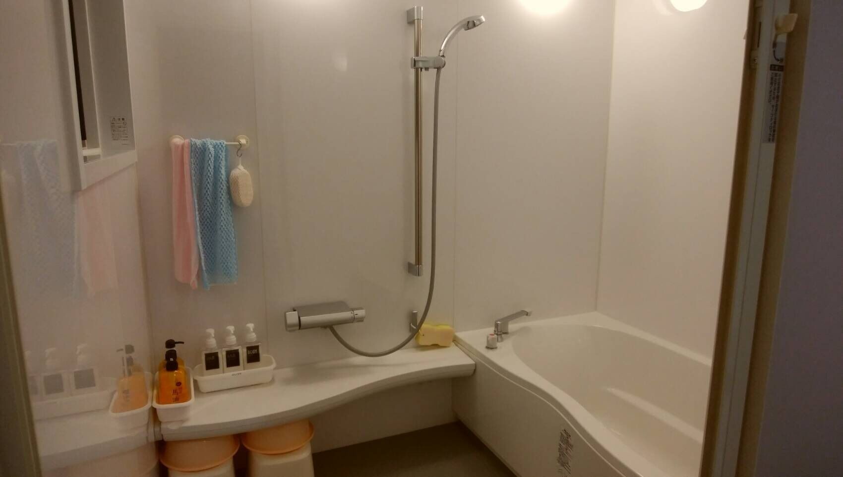 Hårføner og håndklær