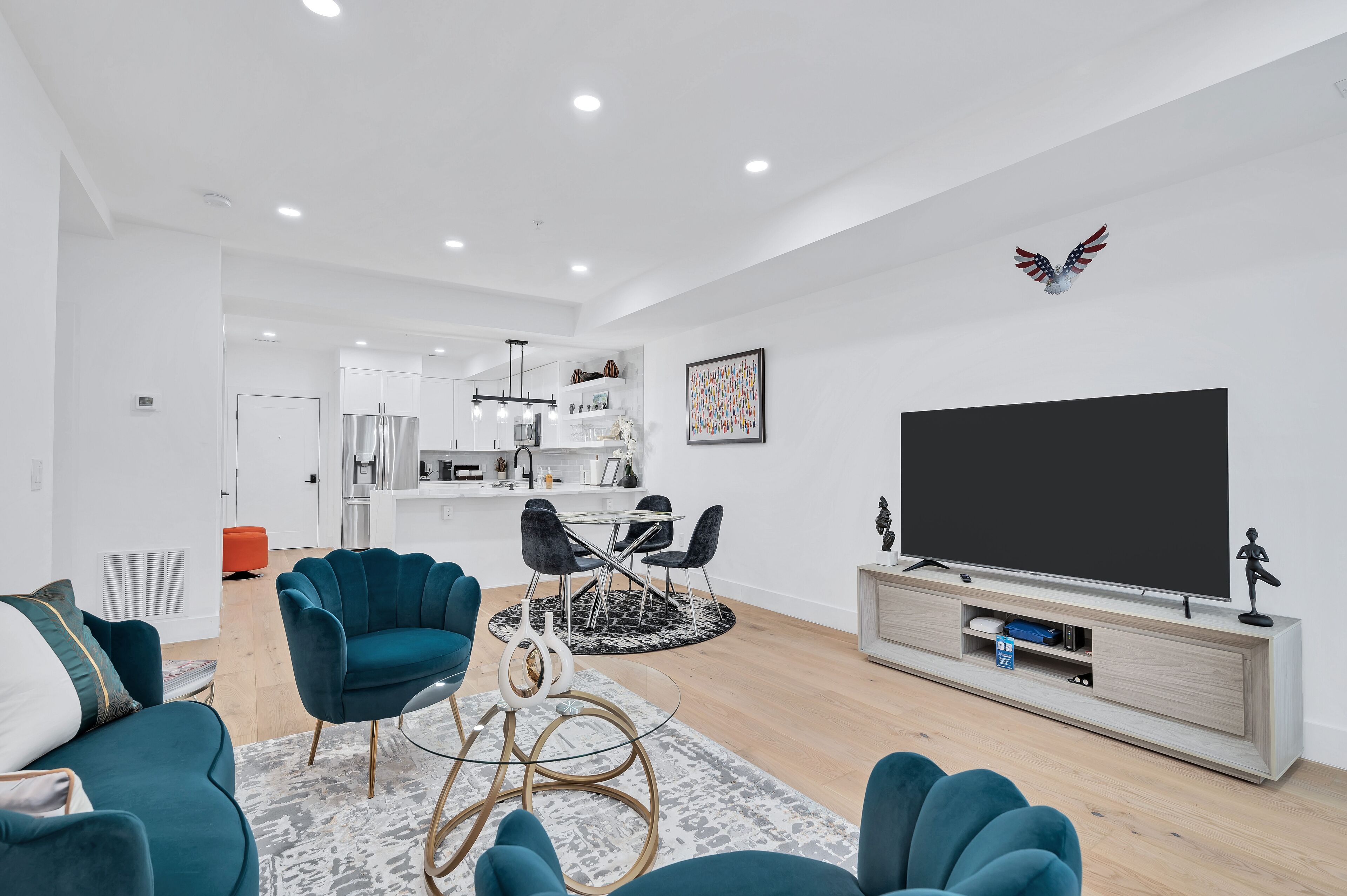 Modern 2BR/2BA with Roof Patio