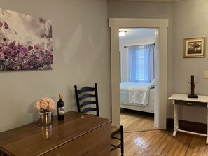 2 makuuhuonetta, silitysrauta/-lauta, vauvan matkasänky, ilmainen Wi-Fi