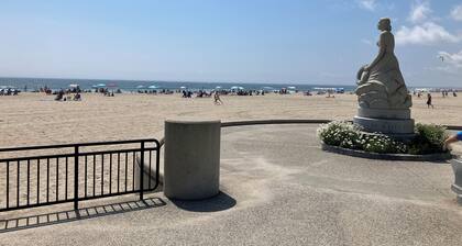 2-Bedroom Apt Near Hampton Beach