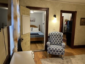 2 slaapkamers, een strijkplank/strijkijzer, reisbedje, gratis wifi