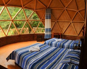 Dilengkapkan perabot secara berasingan, meja, ruang kerja komputer riba