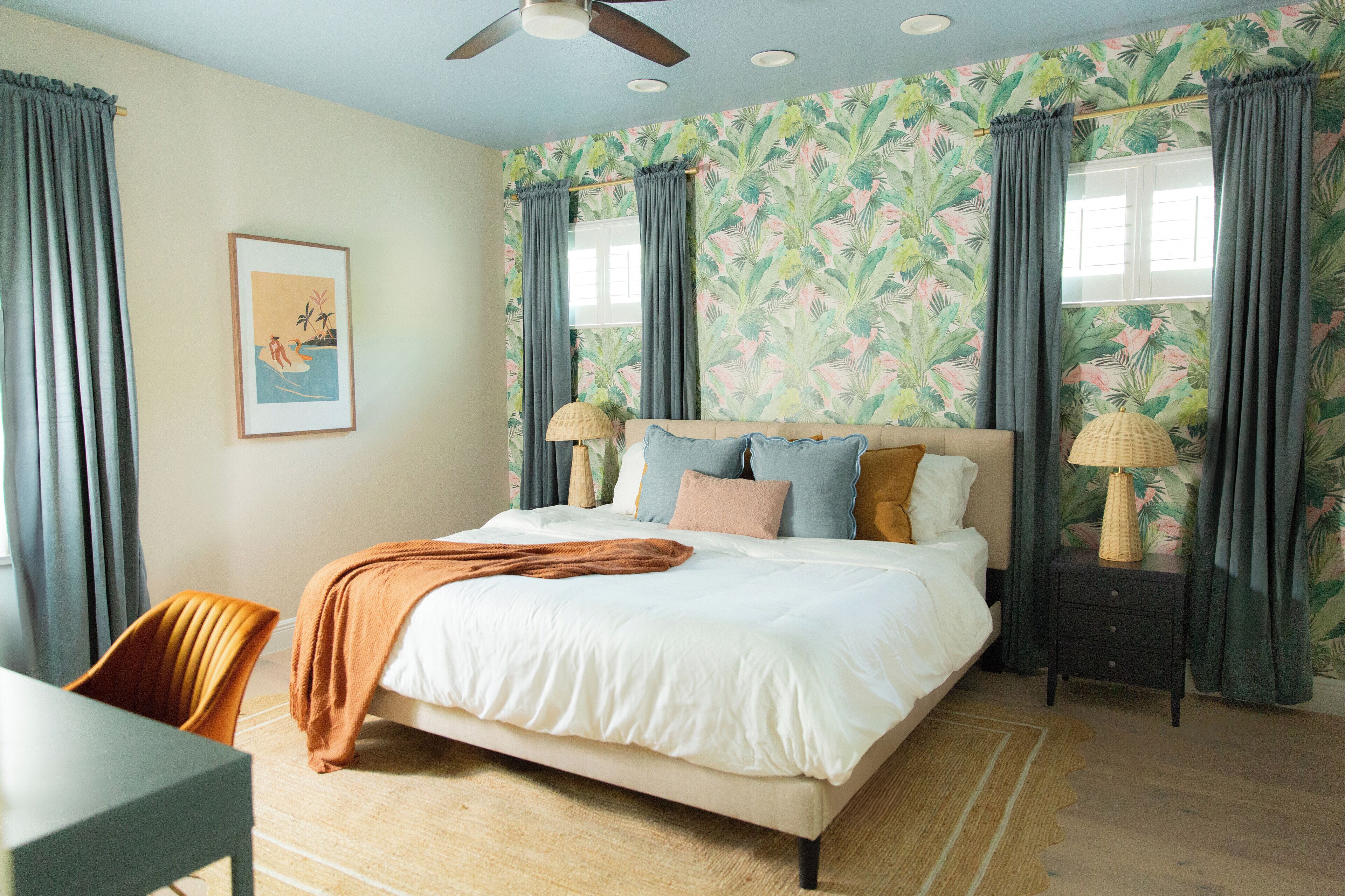 4 slaapkamers, een bureau, een strijkplank/strijkijzer, reisbedje