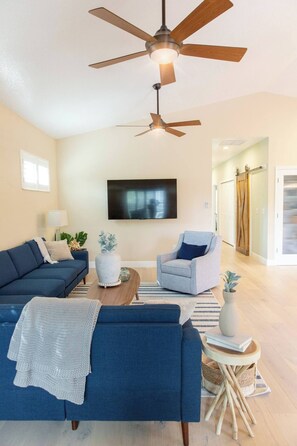 Smart TV, offices - Spacious 4BR/3BA Near Beach + Free Golf Cart (Palm Harbor)